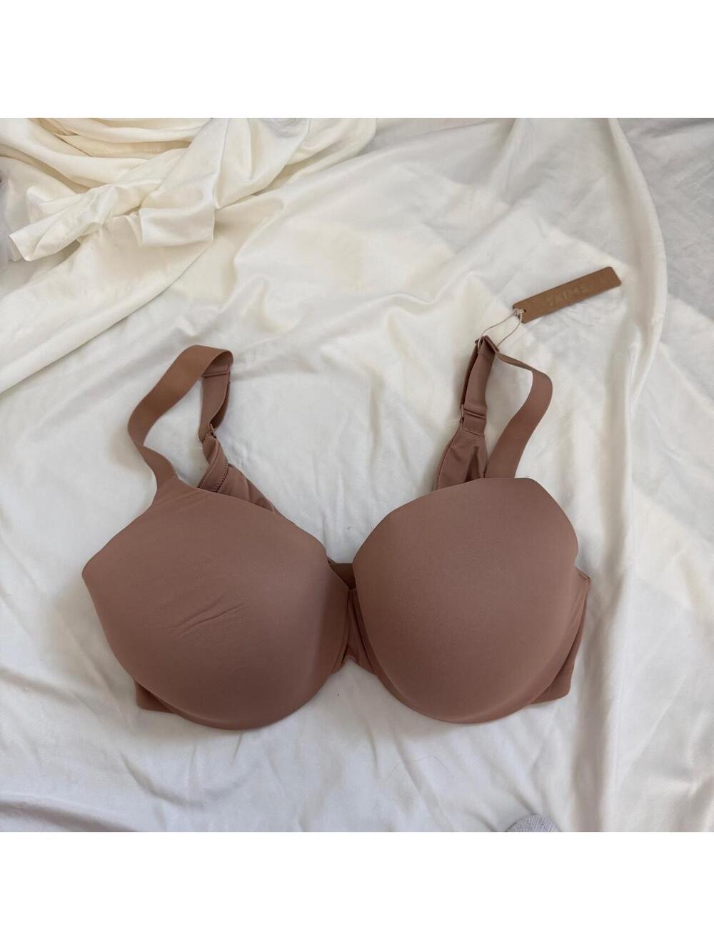 Skims smoothing intimates full coverage lightly lined bra NWT